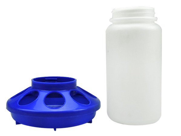 Automatic chicken feeders bucke