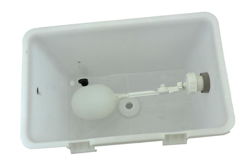 Plastic water tank with low water pressure well