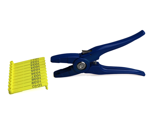 one- piece ear tag applicator