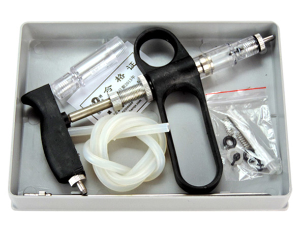 Continuous syringe